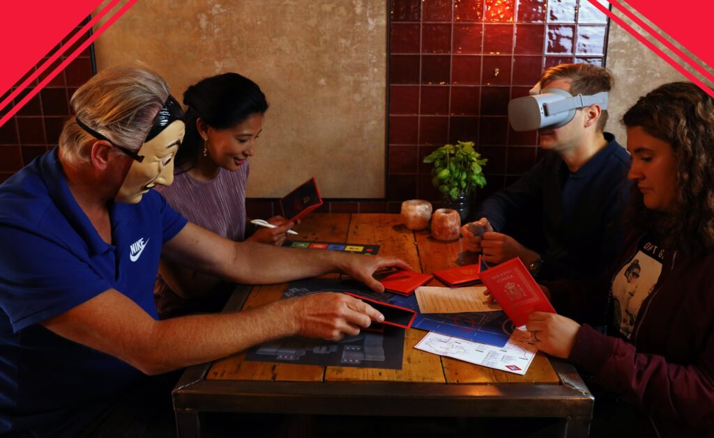 VR-la-casa-de-dinero-aan-tafel