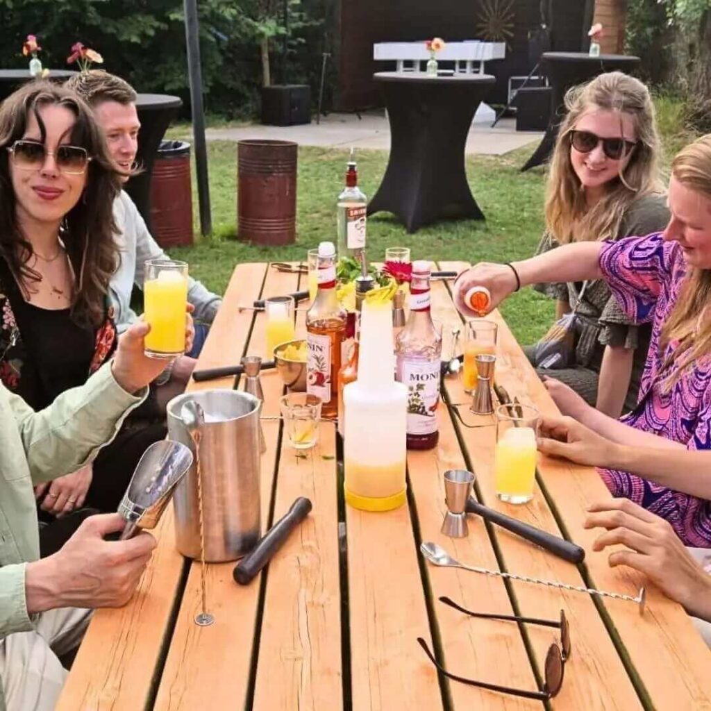 cocktail-workshop-in-amsterdam-met-je-vriendinnen