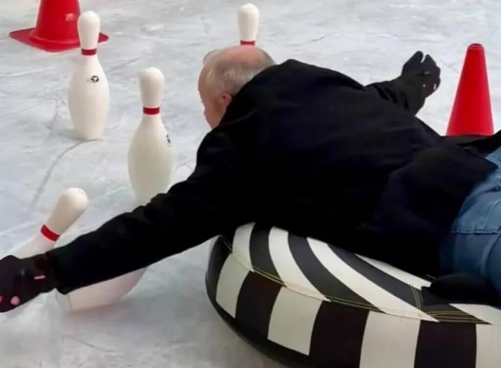 human-icebowling-in-amsterdam