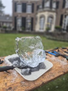 Buiten aan de slag – workshop ijssculpturen maken bij een unieke locatie.